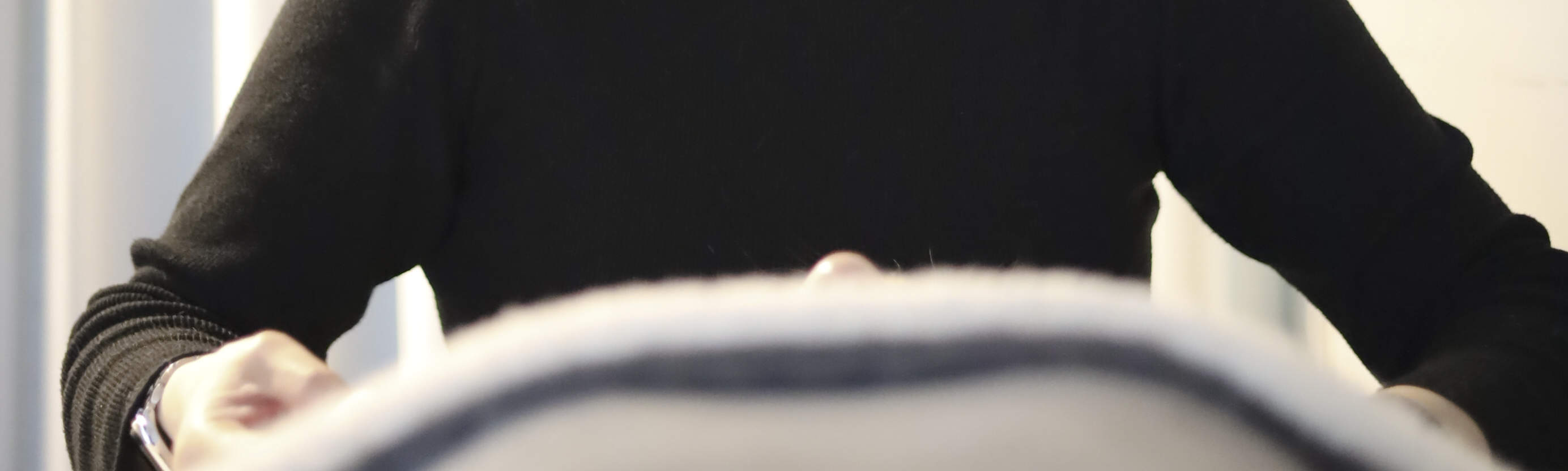 一位拥有16年研发经验的护肤专家，用温暖而关怀的双手欢迎您的到来。