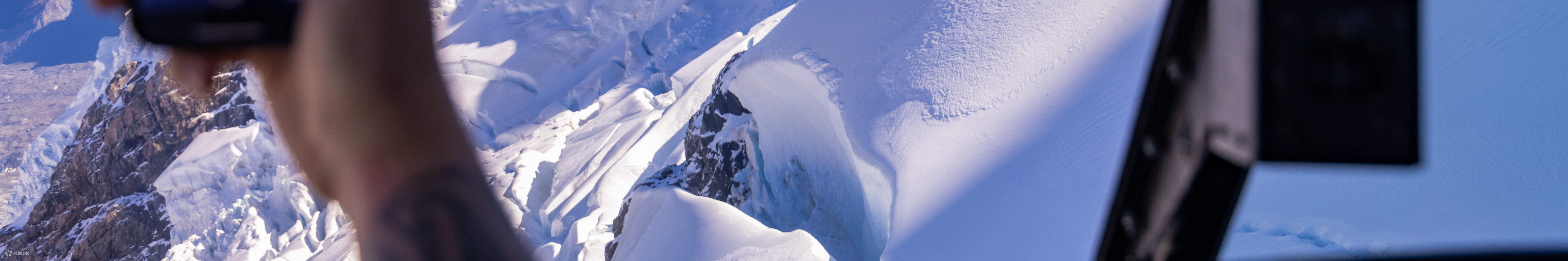 Человек, фотографирующий что-либо