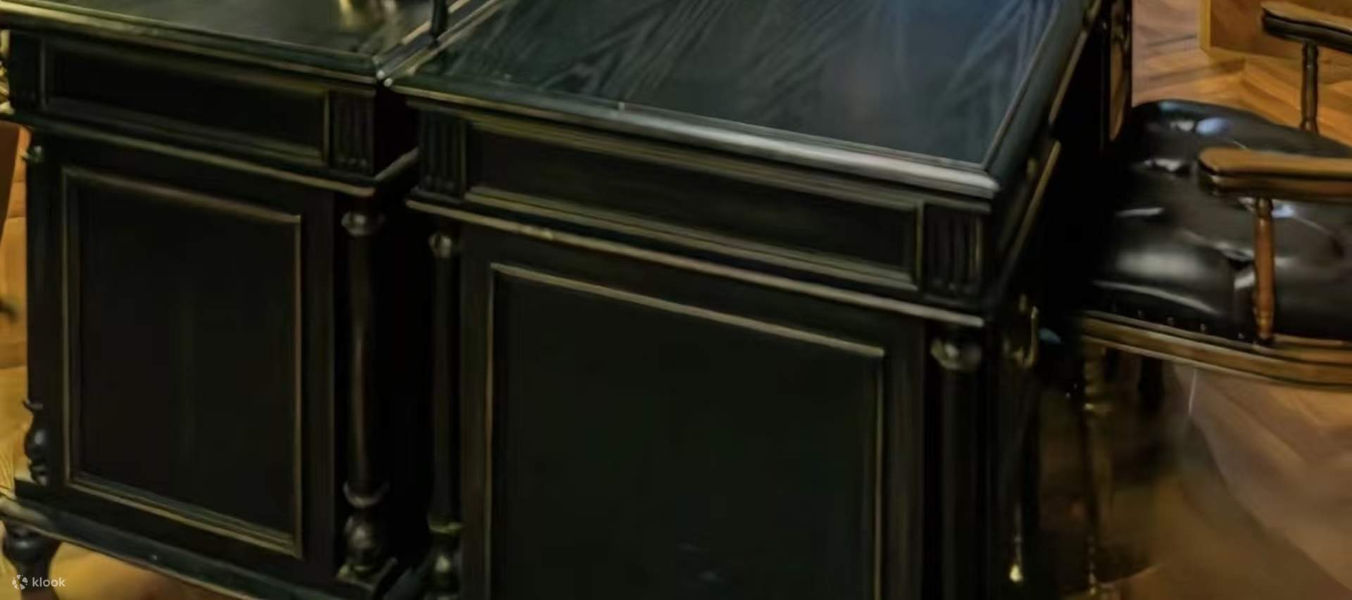 张学良故居也是民国时期天津社交文化的重要场所。当时，天津的军政要人与富商名流经常在此聚会，讨论时事、交流思想，形成了独特的 “天津上流社会文化圈”