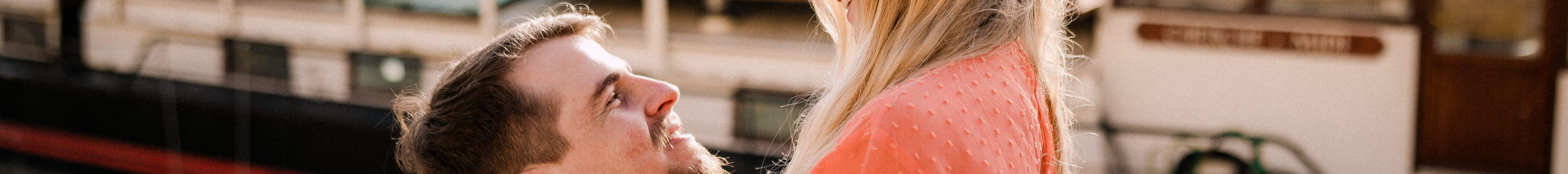 ช่างภาพมืออาชีพในปารีส - บริการถ่ายภาพรอบ หอไอเฟล