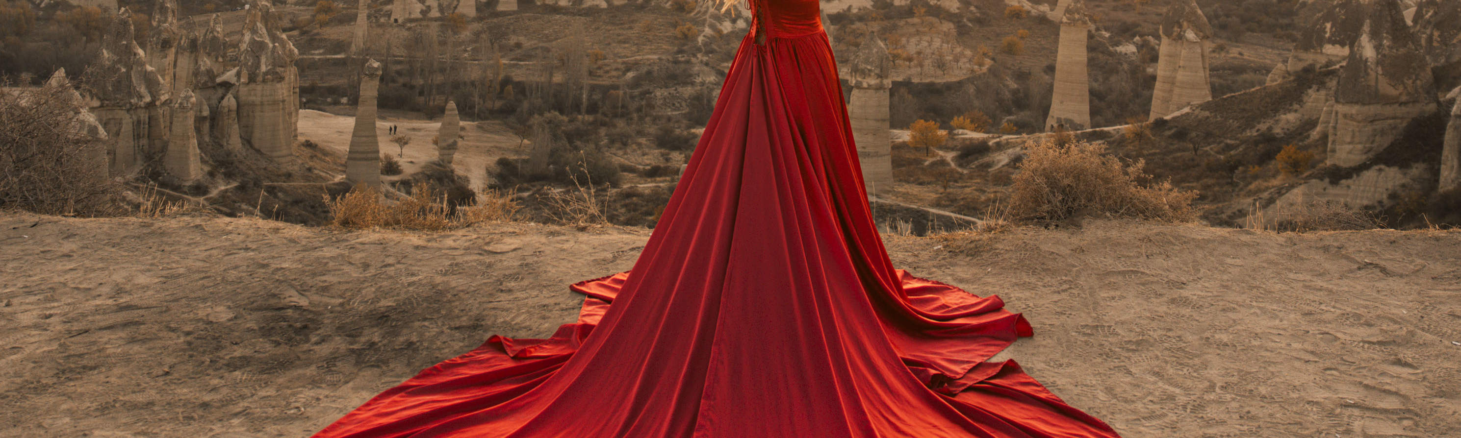 Trải Nghiệm Chụp Ảnh Riêng với Váy Tung Bay ở Cappadocia