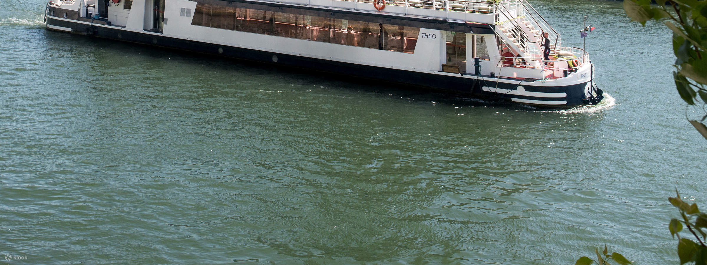 Gourmet Dinner Cruise on Seine River with Live Music in Paris