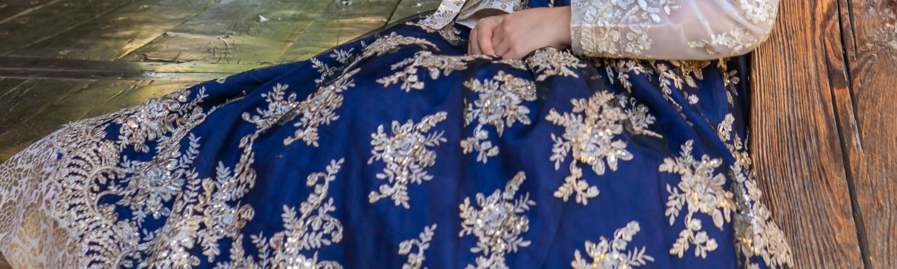 Ngồi trong nhà truyền thống