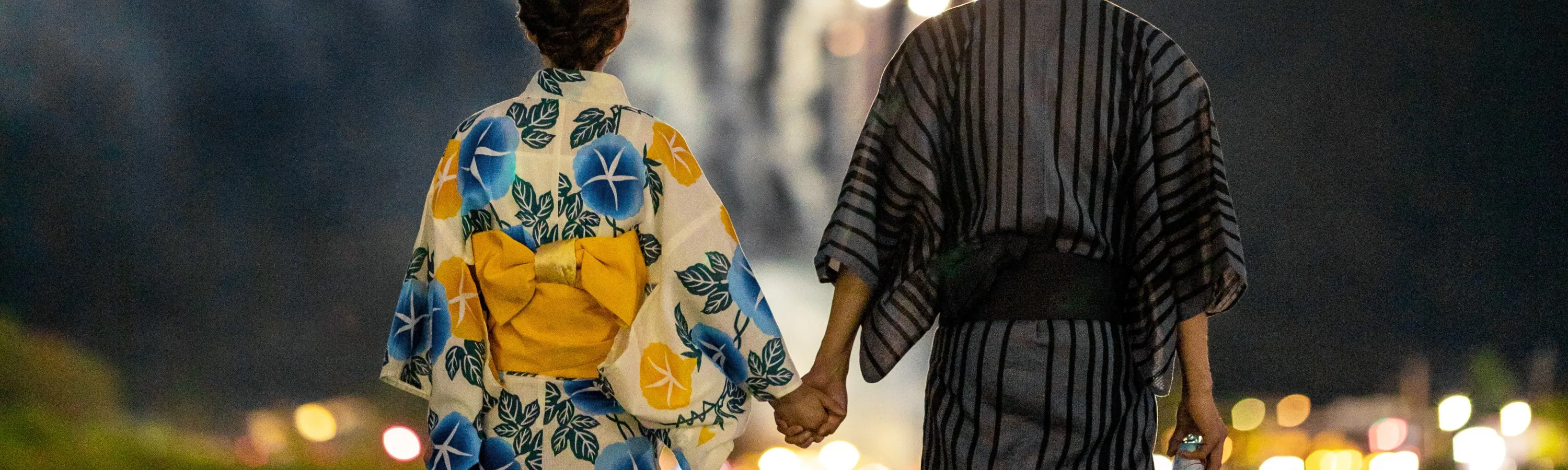 浴衣和京都岚山的夏季花火