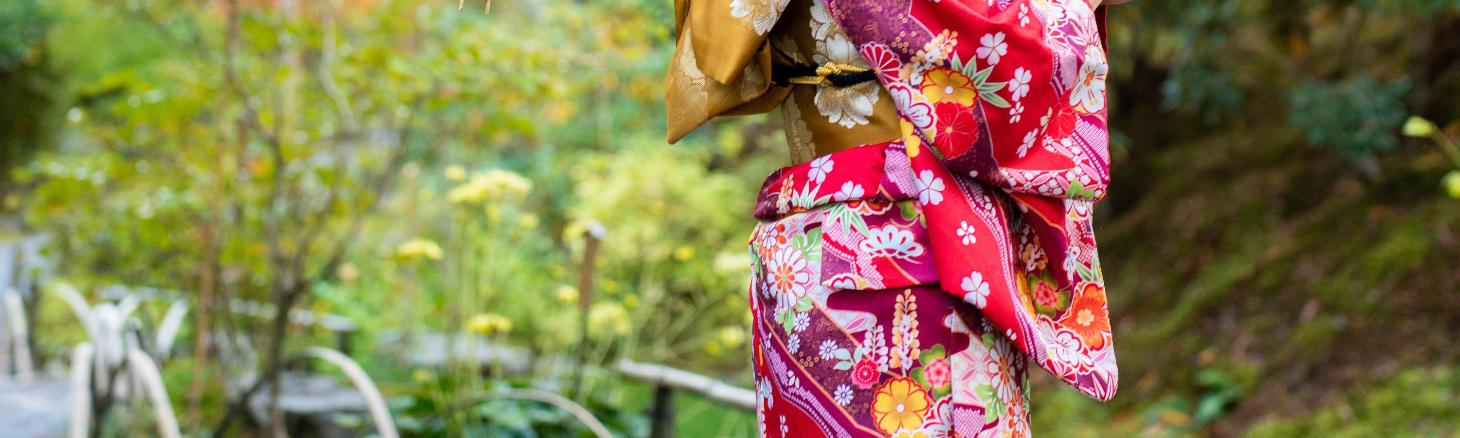 Piani in evidenza. Kimono nuovo stile realizzato in tessuto di poliestere. Prezzo 4.500 yen + tasse (prezzo originale 5.500 yen)