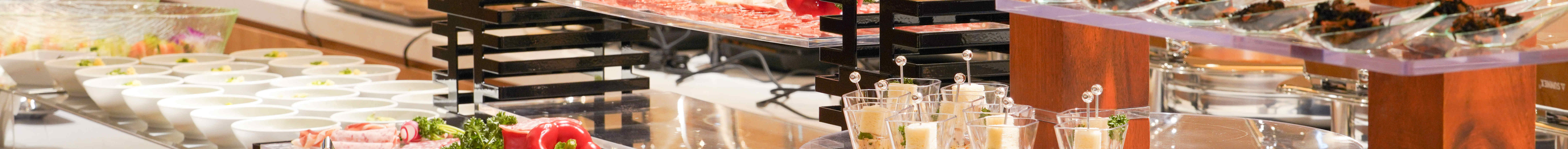 บริการแช่ออนเซ็นที่ Senkyaku Banrai Toyosu Manyo Club ในโตเกียว 