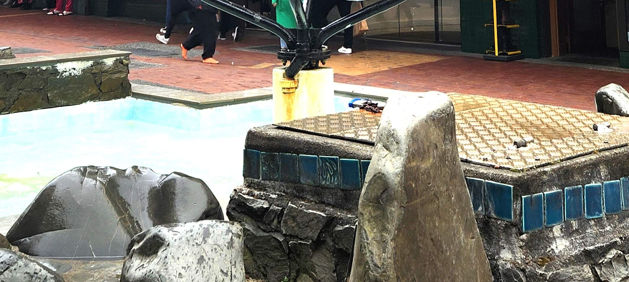 ユニークなバケツ噴水