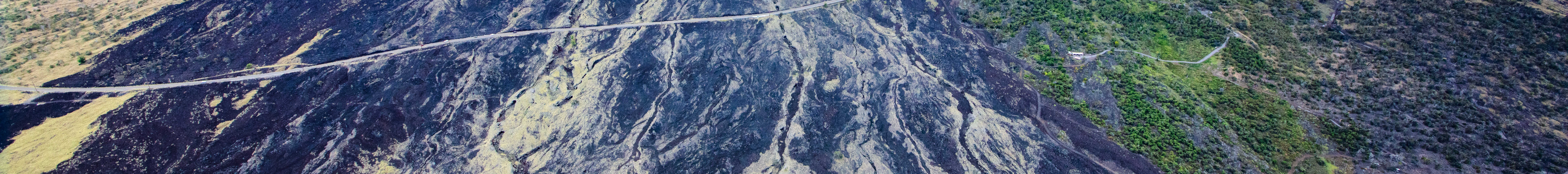 コハラコースト 火山と滝を巡る90分ヘリコプターツアー - ドアあり／なし