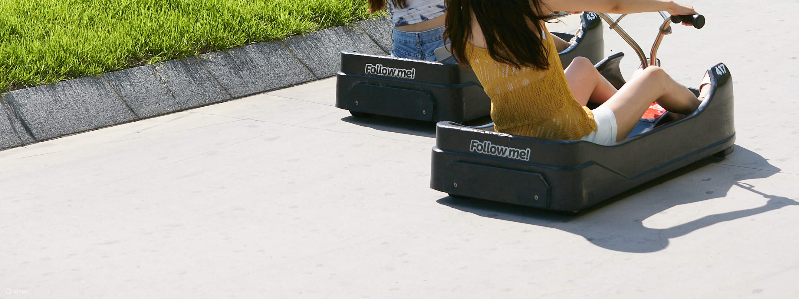 青い空と緑の大地を駆け抜けるリュージュ