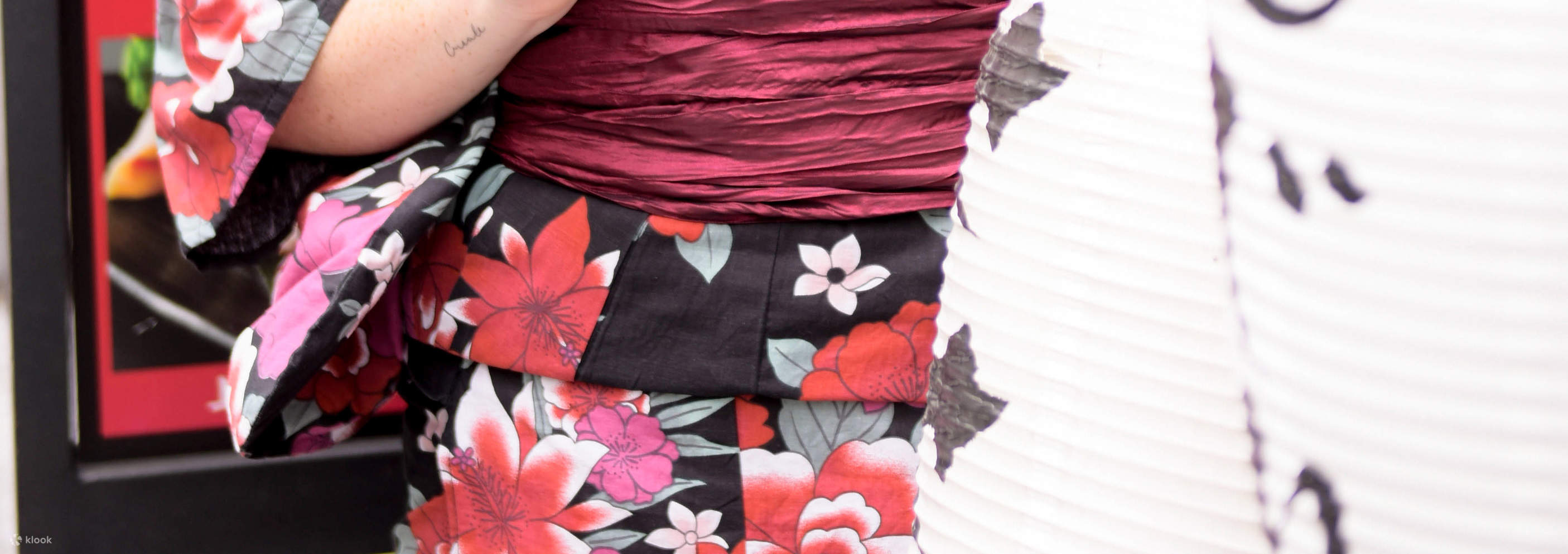 We offer kimono photo shoots in our studio or outdoors.