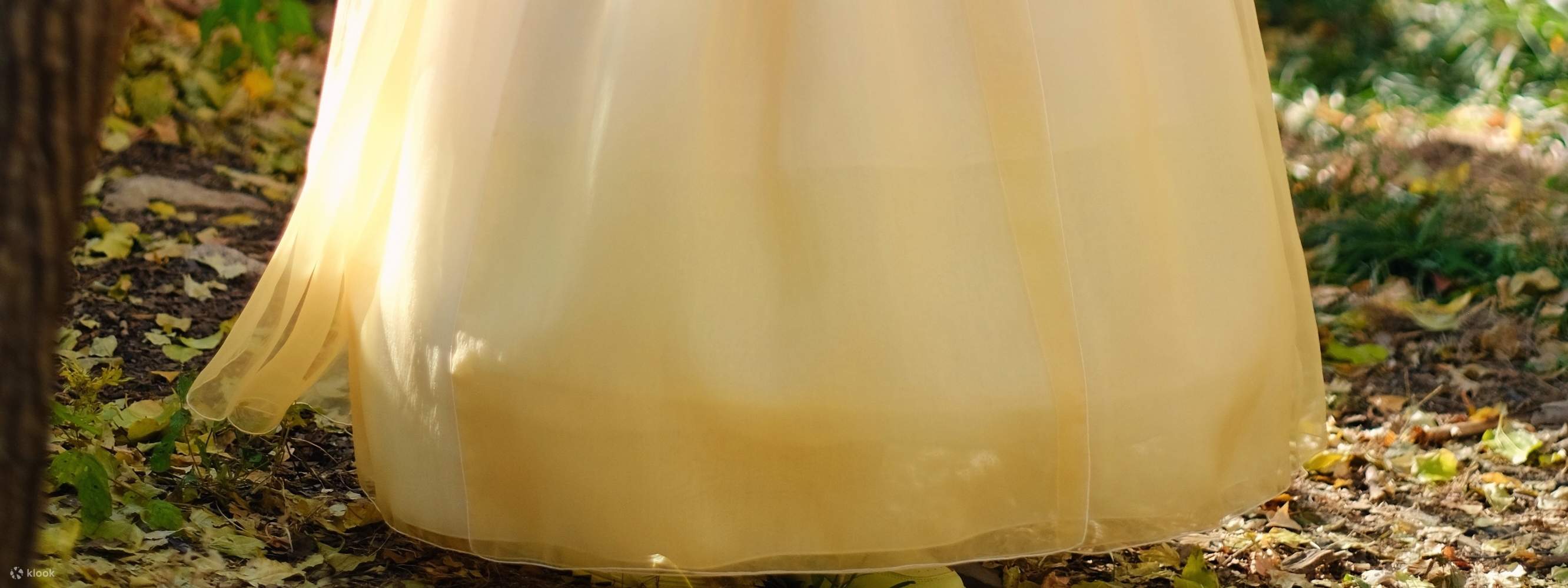 Hanboks mit einer anmutigen, traditionellen Silhouette und einer dezent luxuriösen Verarbeitung wie dieser werden als Premium Hanbok klassifiziert.