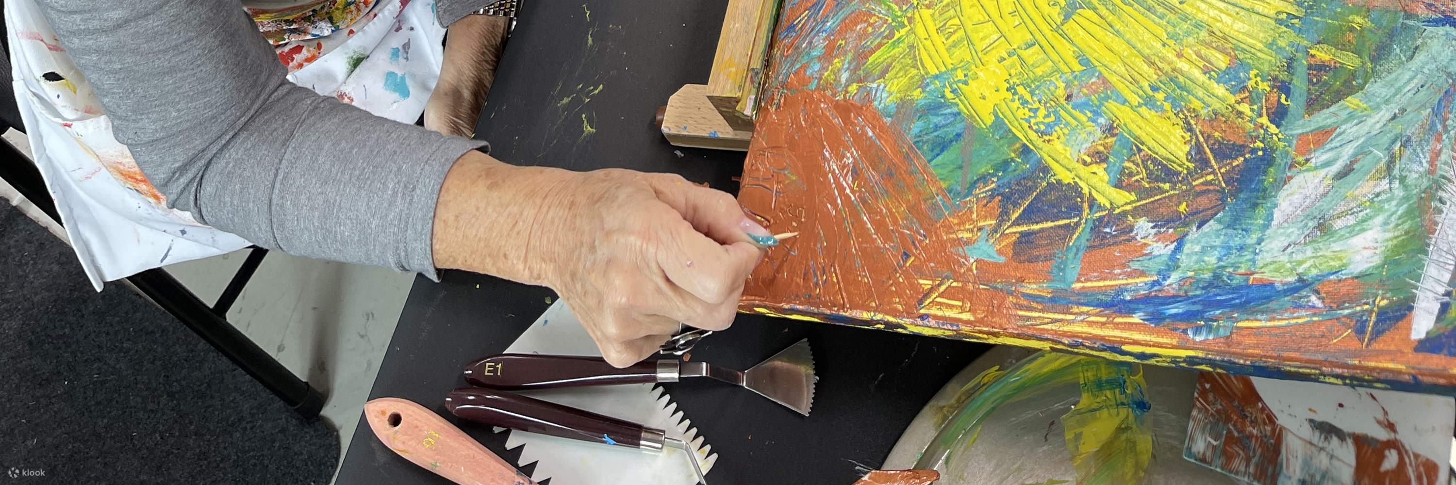 뉴욕에서 즐기는 팔레트 나이프 추상화 그리기