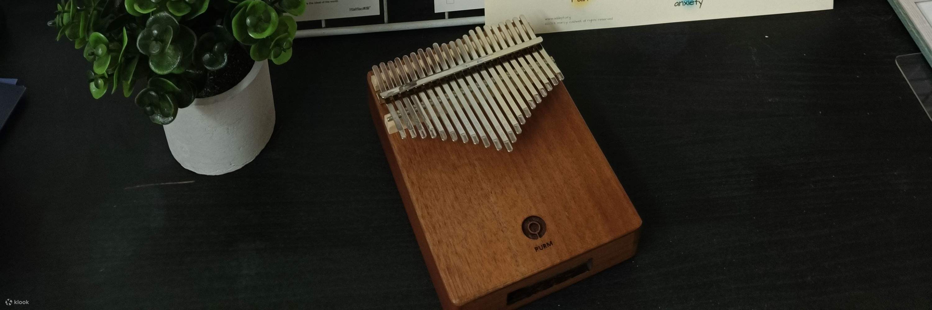 Latihan mindfulness yang dipandu oleh ahli kesehatan mental