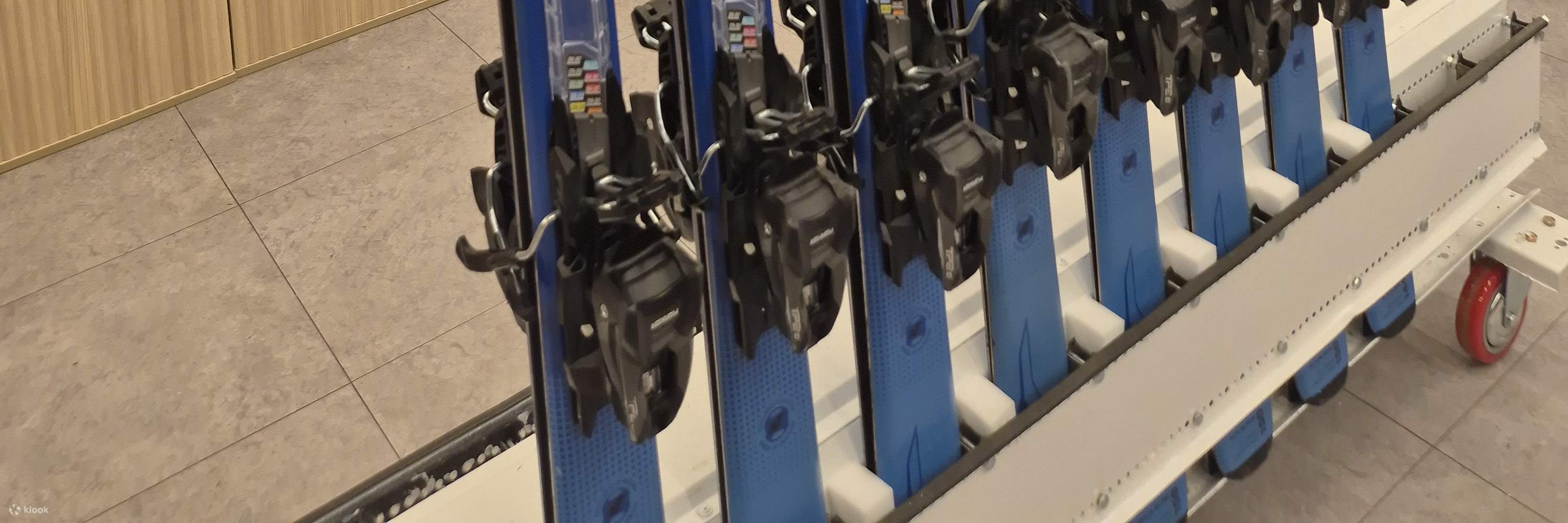 Penyewaan Pakaian Peralatan Pusat Peranginan Ski Gonjiam dan Kelas Ski dan Papan Salji