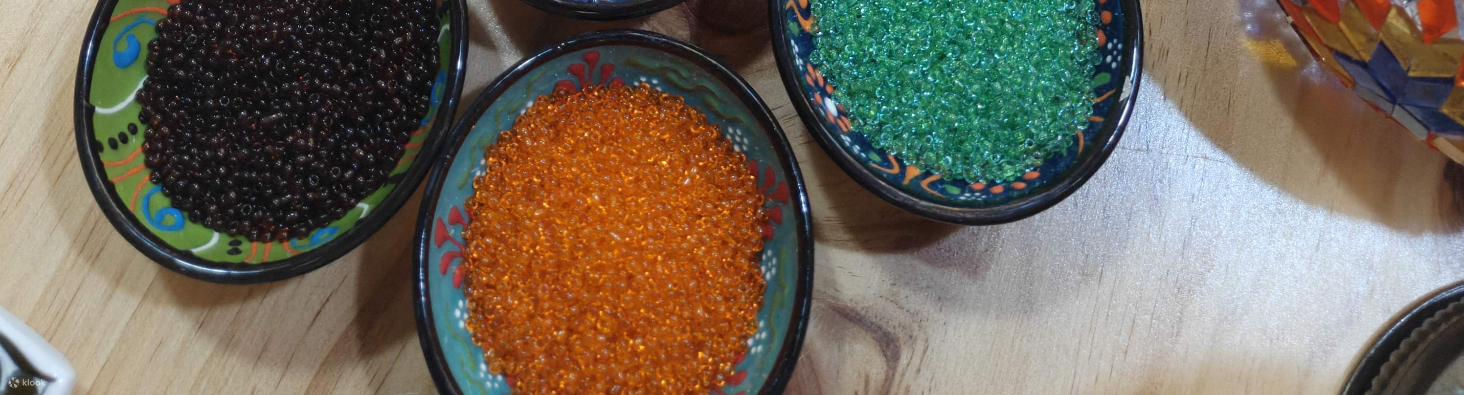 Atelier de lampes mosaïques à Singapour