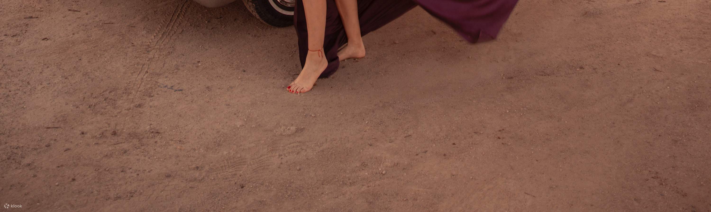 ความงดงามสง่ามาบรรจบกับความหรูหราในสัมผัสผ้าไหมที่พลิ้วไหวตามสายลมธรรมชาติ