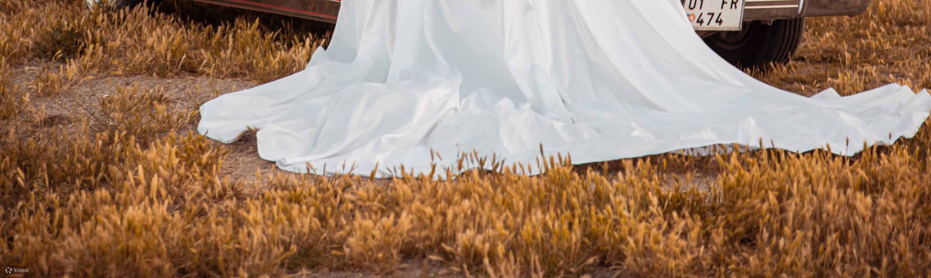 ให้ความนุ่มละมุนของผ้าซาตินเปลี่ยนทุกภาพถ่ายให้กลายเป็นความสง่างามเหนือกาลเวลา