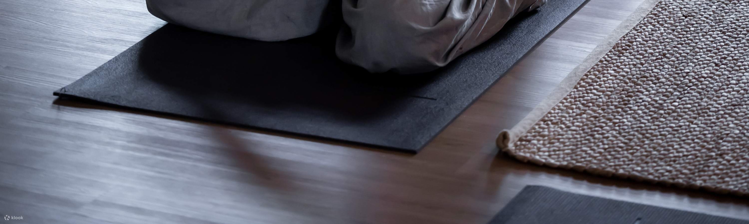 orang yang melakukan yoga