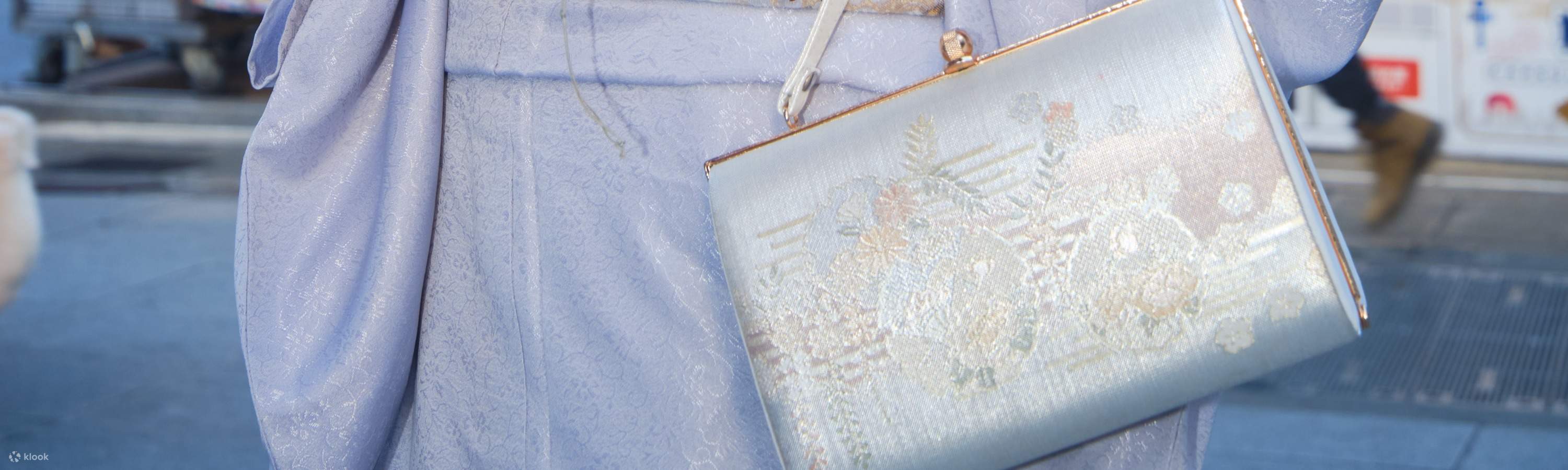 Simple et discret, sans ostentation, avec un tempérament élégant.