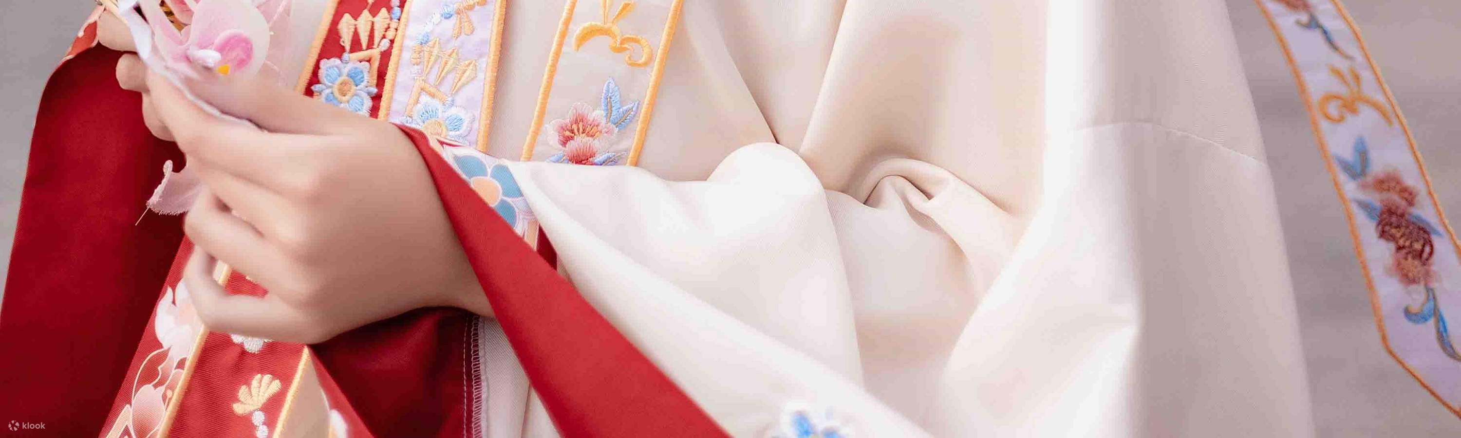 Des photographes professionnels vous suivront tout au long du processus pour immortaliser chaque instant du charme antique.