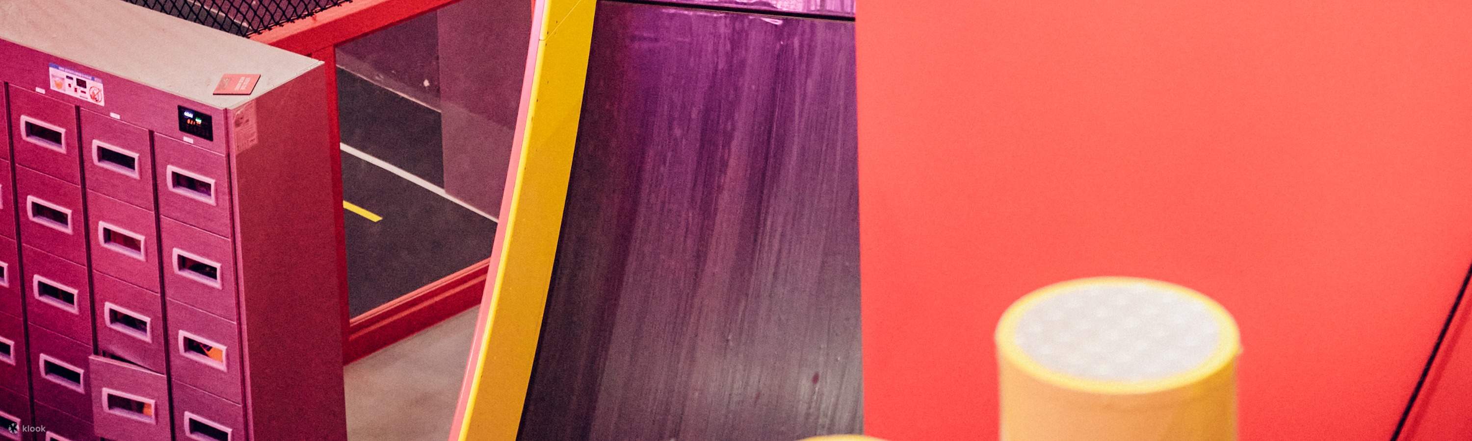 Rasakan kegembiraan bermain di lingkungan taman bermain kami yang canggih