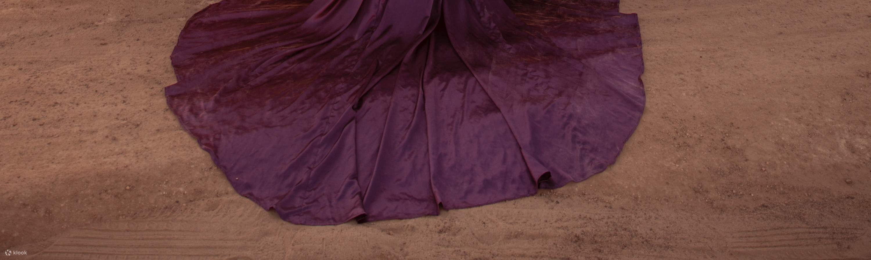 โพสท่าสวย ๆ แล้วปล่อยให้ผ้าซาตินบ่งบอกความเป็นคุณ