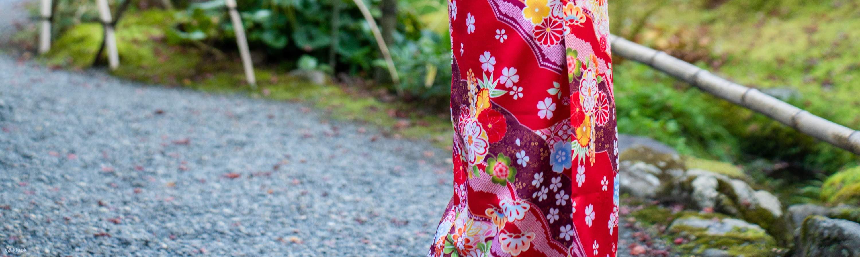 Piani in evidenza. Kimono nuovo stile realizzato in tessuto di poliestere. Prezzo 4.500 yen + tasse (prezzo originale 5.500 yen)