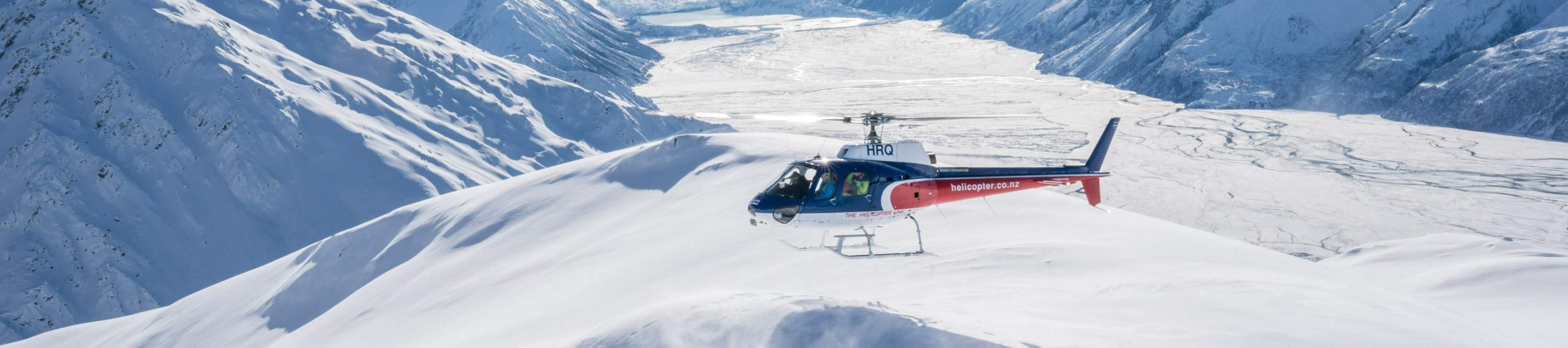 ภาพมุมสูงของทะเลสาบธารน้ำแข็งแทสมัน