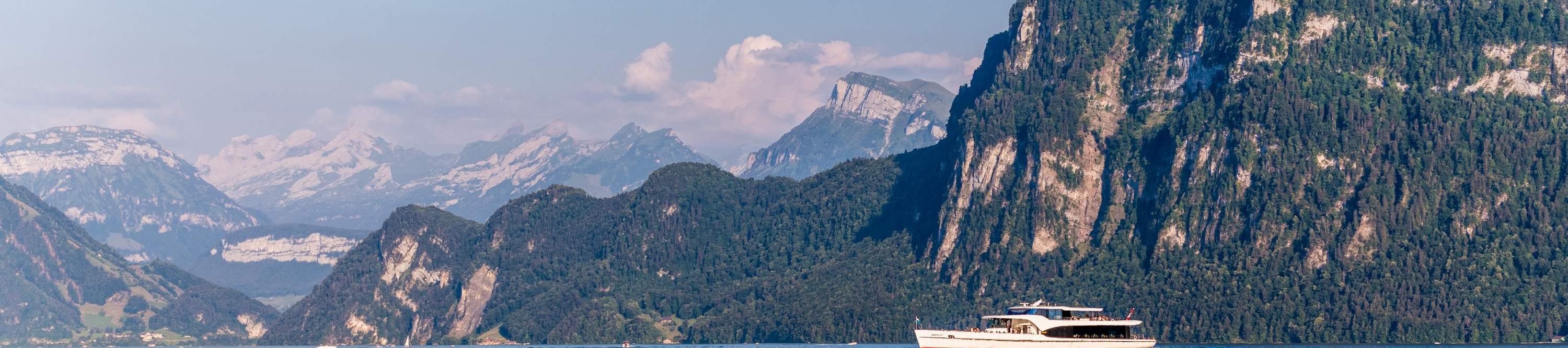 Khám phá những kho báu ẩn mình dọc theo bờ biển đẹp như tranh vẽ của Lucerne