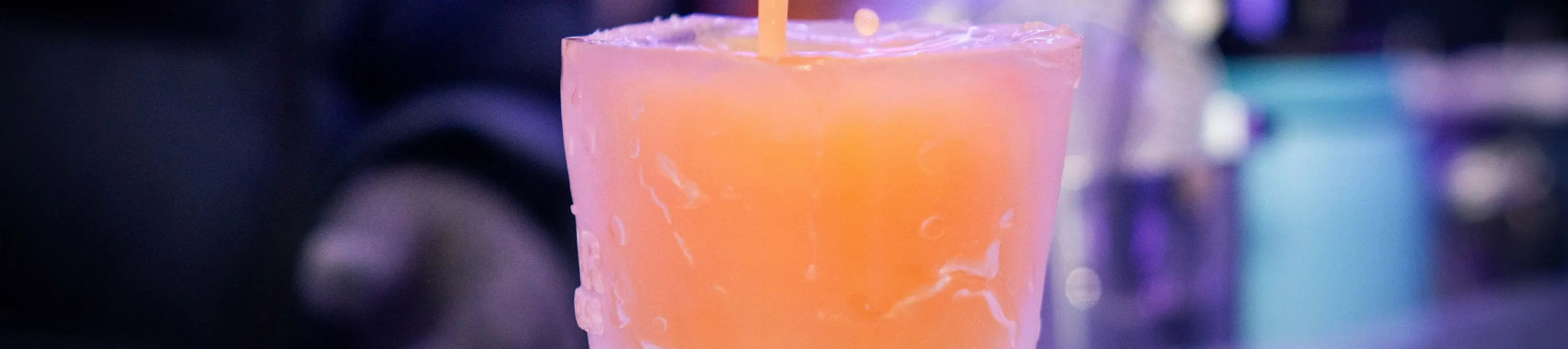 在 IceBar 享受用冰杯喝酒的独特体验