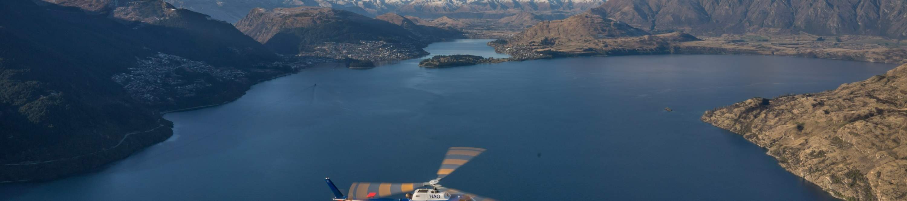 Hélicoptère sur le lac