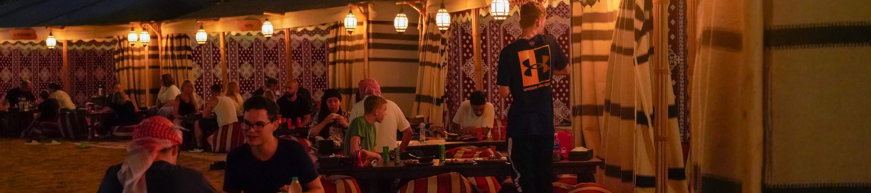 두바이에서 즐기는 특별한 밤의 캠핑