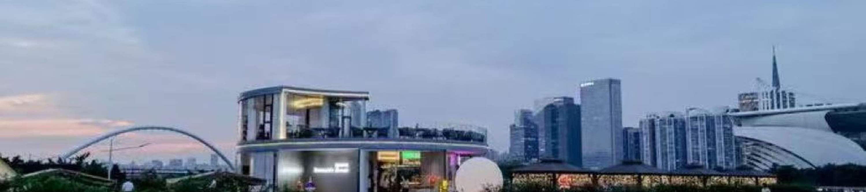 Qui, puoi incontrare il romanticismo della notte di Guangzhou: la brezza del fiume, le luci, la musica, le bevande deliziose, tutta la bellezza si intreccia per diventare un momento indimenticabile nel viaggio o nella vita.