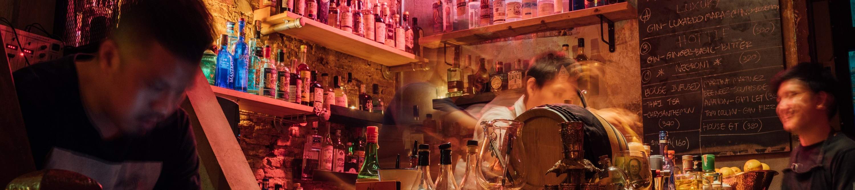 Bahagian dalam Bar TOT