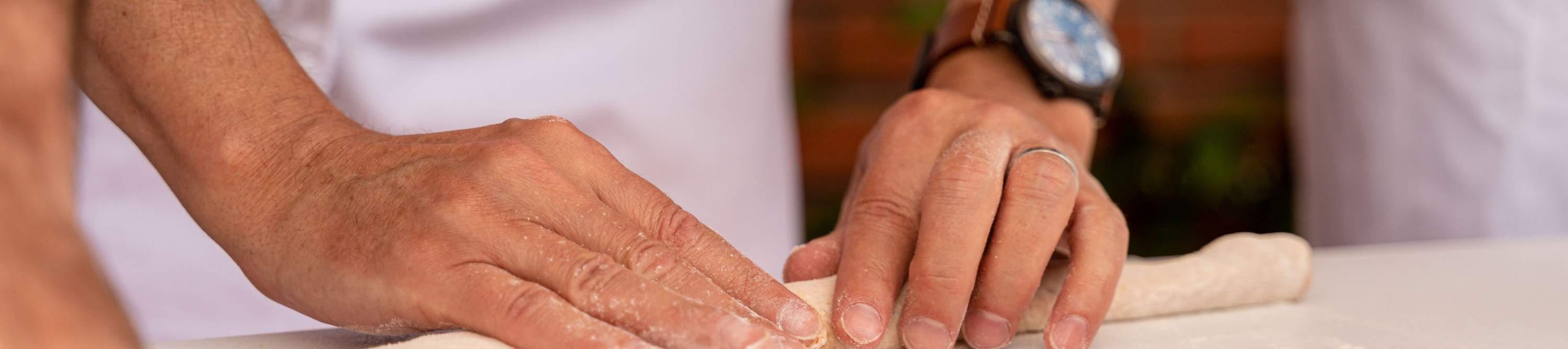 Esperienza di lezione di cucina su pasta e tiramisù a Firenze - Klook ...