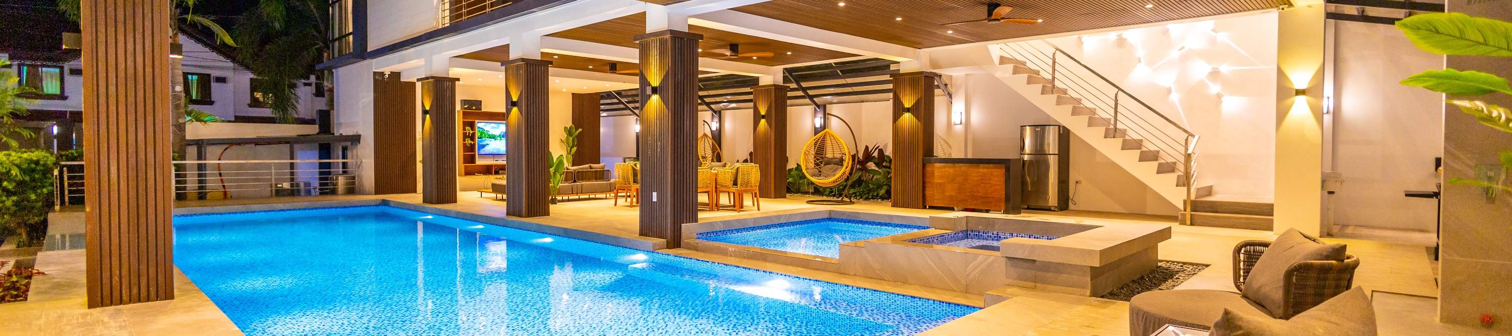 Indoor swimming pool with white and blue tiles