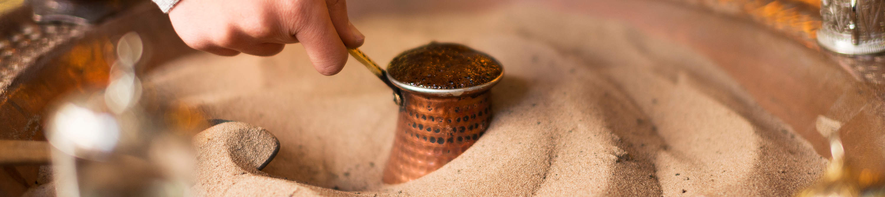 Atelier de café turc sur sable à Istanbul