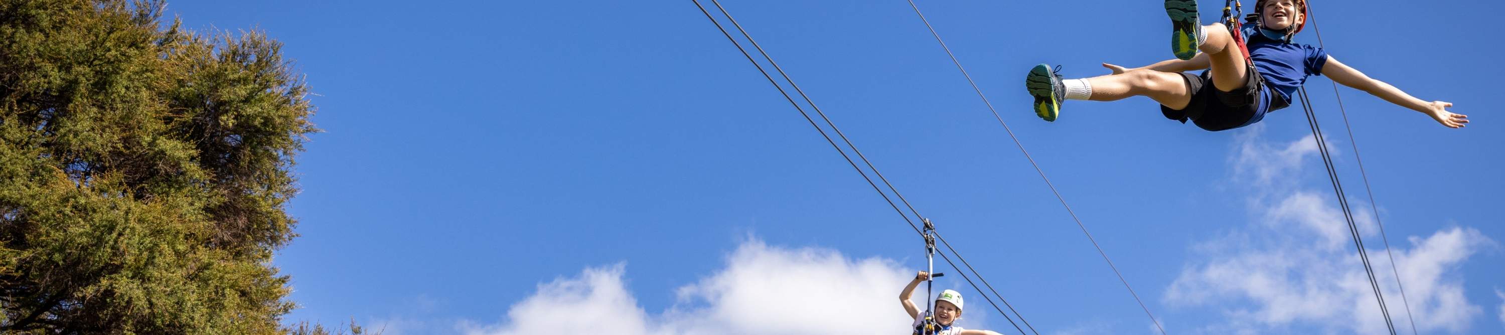 Pengalaman zipline yang memacu adrenalin