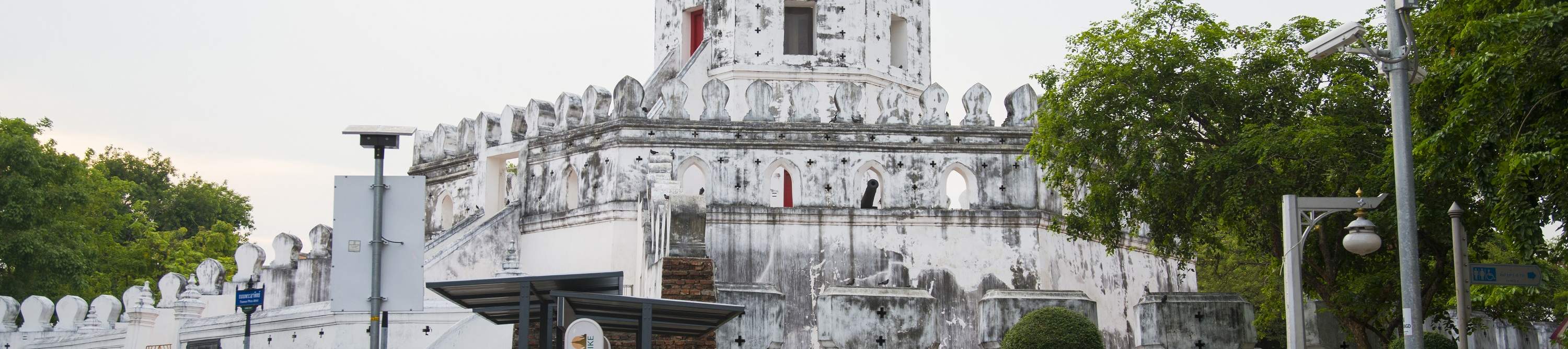 Phra Sumen Fort