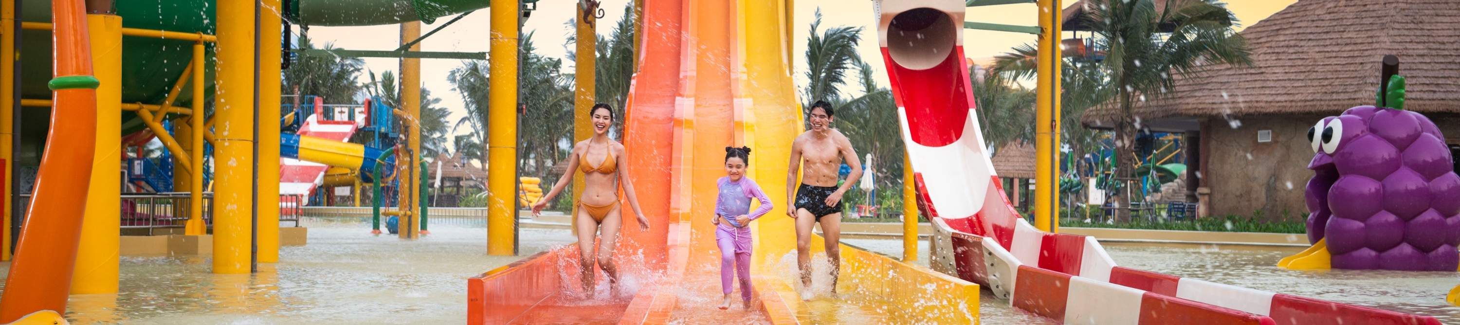 热带天堂水上乐园还设有19个色彩缤纷的滑水道，供孩子们玩乐