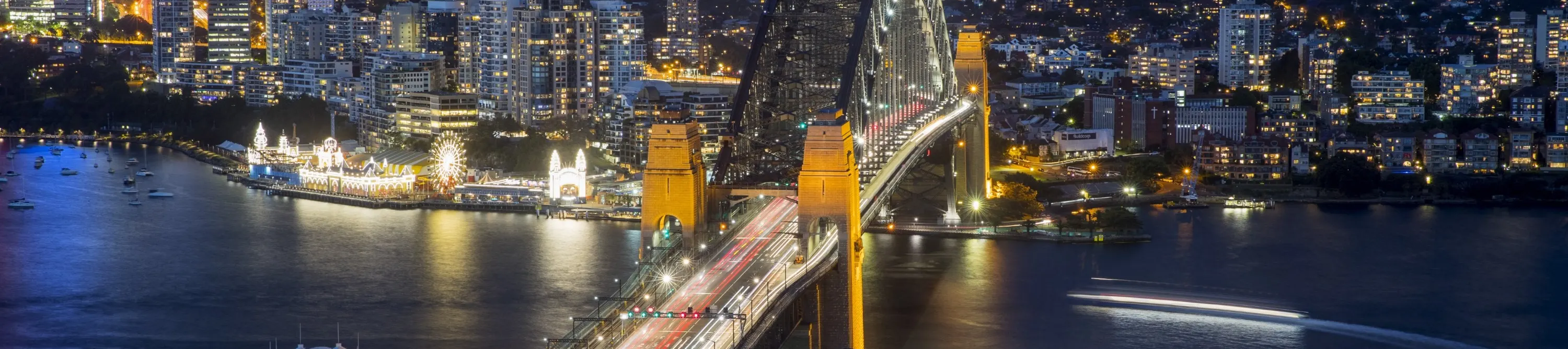 惊叹夜空下璀璨的海港大桥