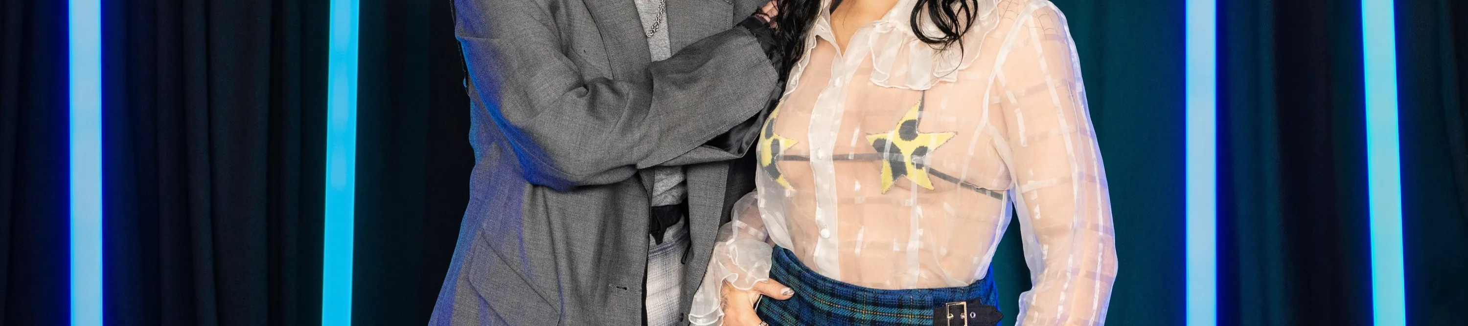 与黛米洛瓦托 (Demi Lovato) 一起在闪闪发光的拉斯维加斯风格中捕捉您的瞬间