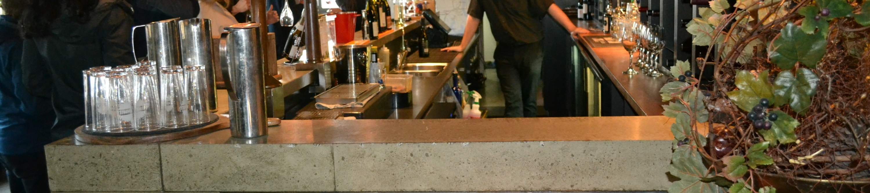 Appréciez le talent artistique de Matakana tout en dégustant des vins locaux de qualité supérieure