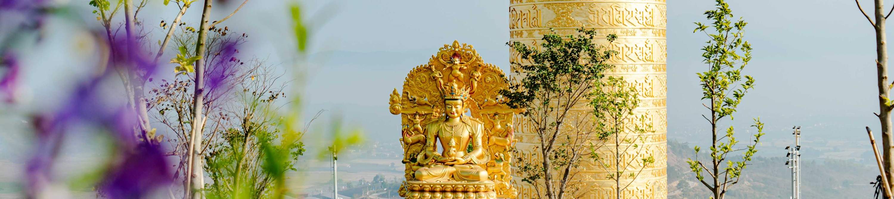 桑登山 (Samten Hills) 坐擁世界上最大的祈禱輪「直貢噶舉仁欽科欽科爾衛果給」