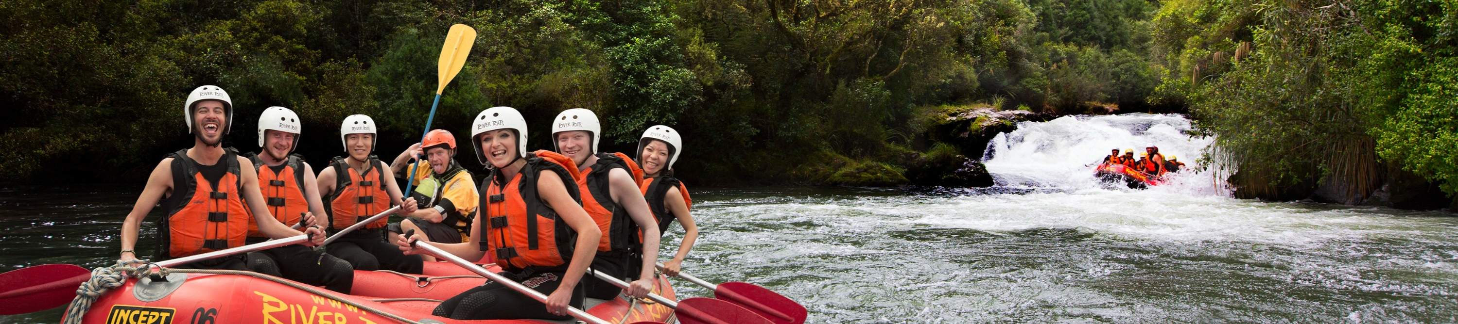 Chèo thuyền vượt thác trên sông Rangitaiki