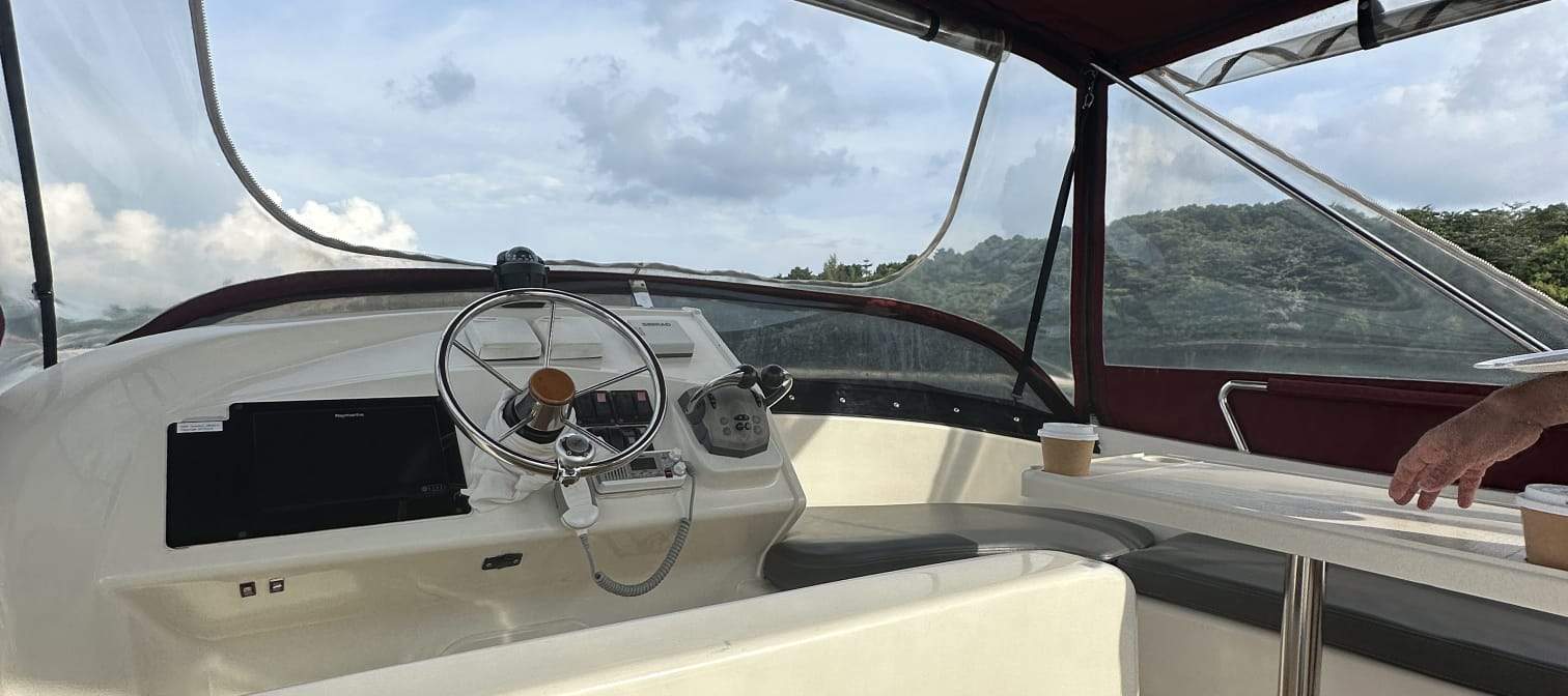 前往拉撒路岛的游艇租赁