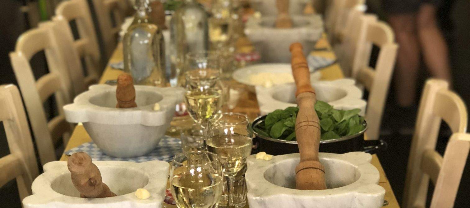 PENGALAMAN PESTO DENGAN MORTAR - KELAS MEMASAK - CICIPI WINE