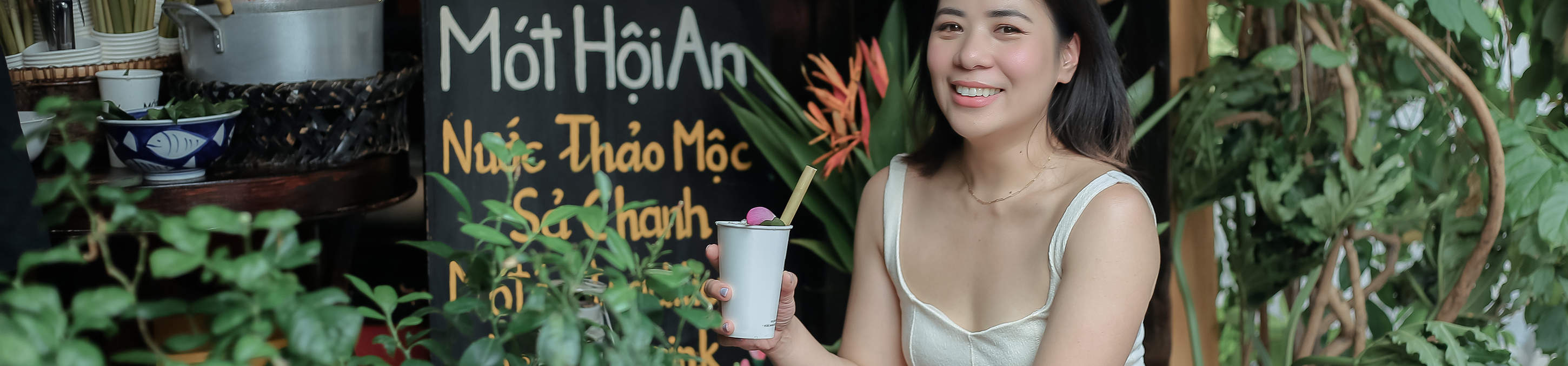 Hoi An: Private Photoshoot & Guided Walking and Posing