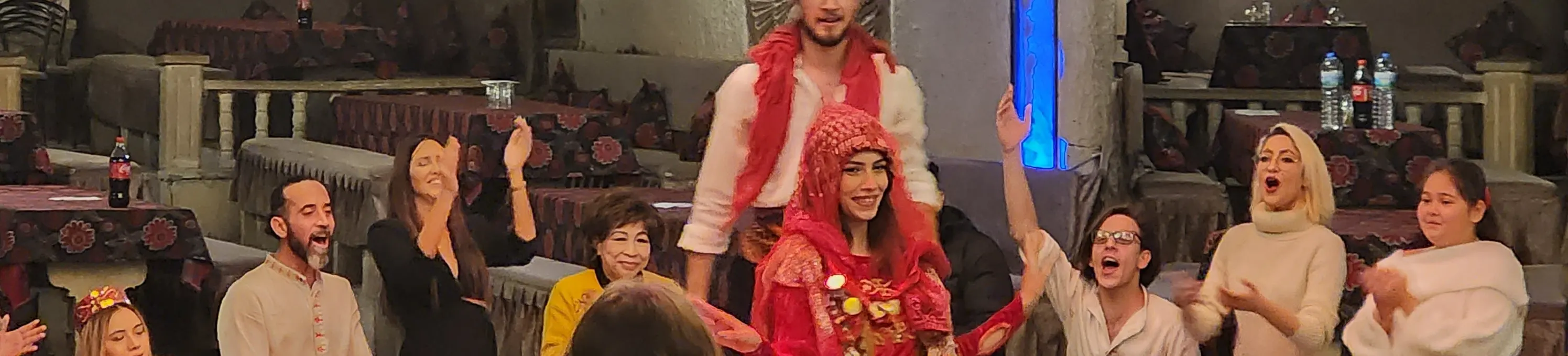 卡帕多西亚洞穴餐厅的土耳其之夜