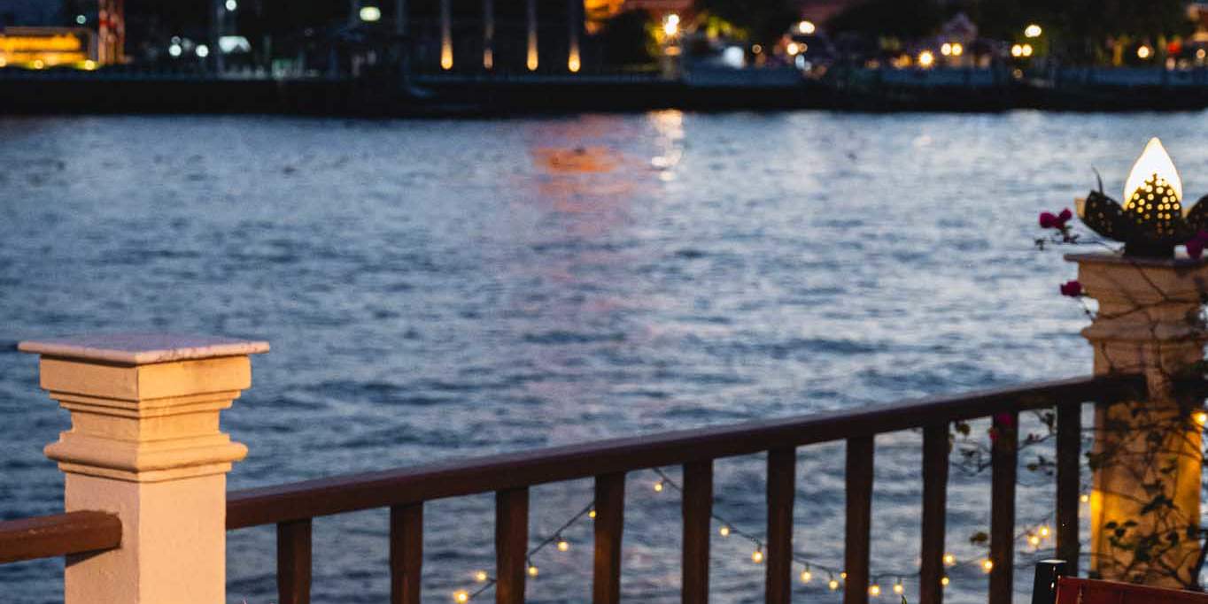 チャクラボンセ・ヴィラズ・リバーサイド・タイ・ダイニング